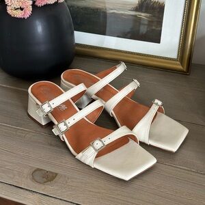 L’INTERVALLE Off-White Patent Leather Strappy Block Sandals (size 39)